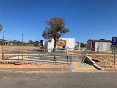 Menindee toilets